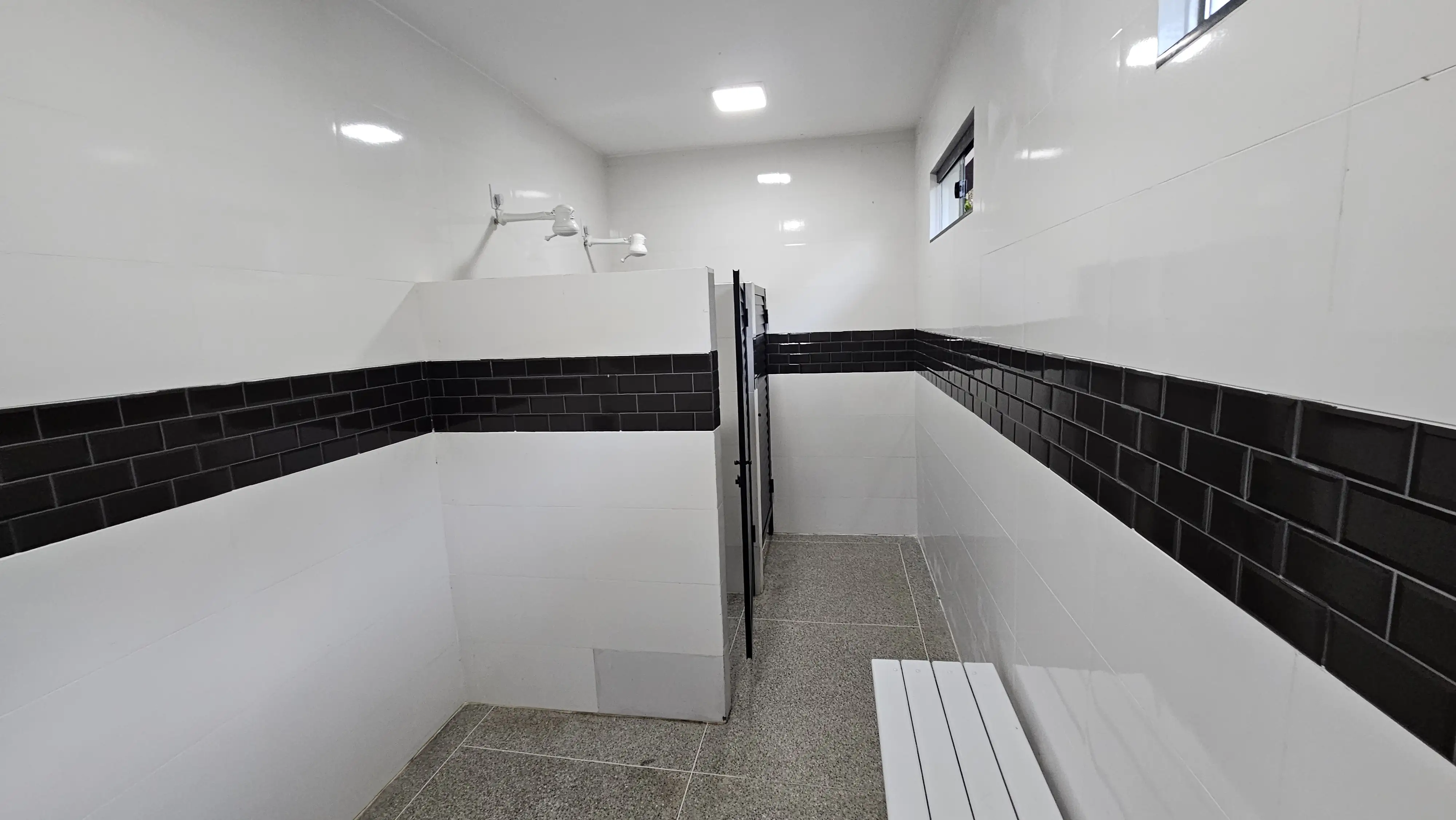 Vestiários com Duchas
